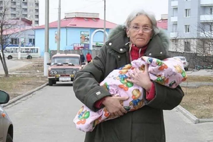 „Mit 65 Jahren brachte sie ein Kind zur Welt“: So sieht die Tochter dieser Frau 12 Jahre später aus